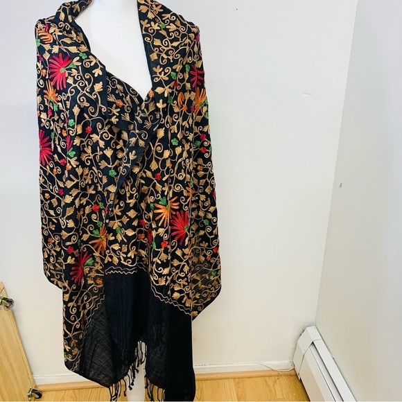 Sevya Handmade Wrap Shaw  Black All Over Floral Embroidered  Fringe Wool Viscose - Picture 2 of 12